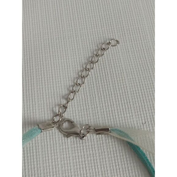 Silver Toned Metal Gecko Lizard Double Strand Blue Ribbon Chain Pendant Necklace - Picture 6 of 9